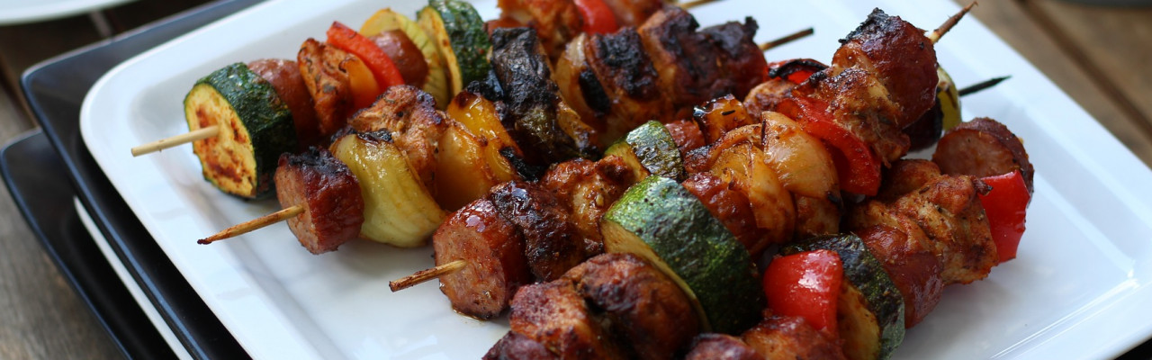 Bruningen af grøntsager og kød giver de eftertragtede Maillard-reaktioner, der får maden til at dufte og smage af mere. Foto: Anialaurman, Pixabay.