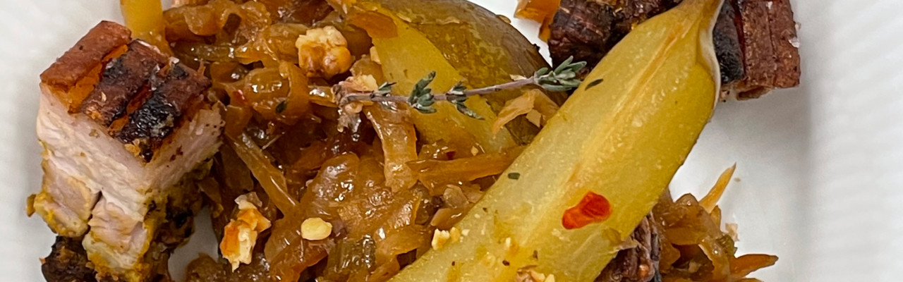 Spicy kål med karrygris og pære. Foto: Styrbæks